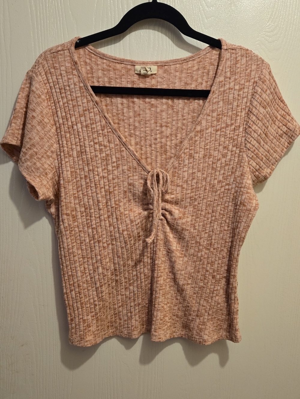 a.n.a Ribbed Tie-Front Crop Top in Dusty Pink. L28
